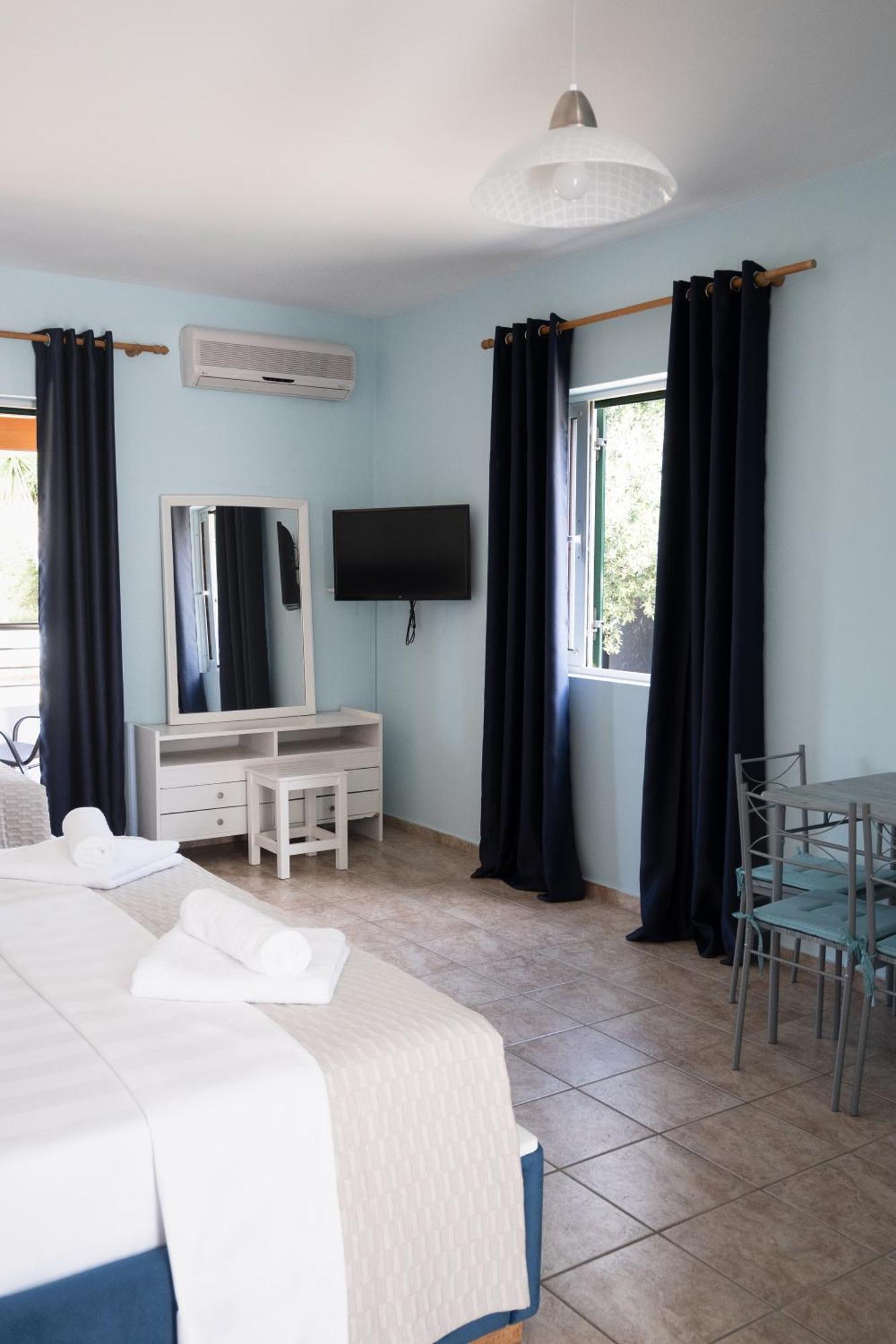 Crystal Blue Hotel, Barbati Exterior foto
